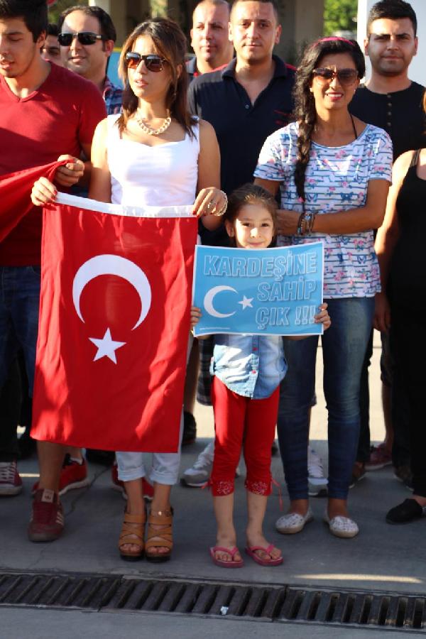 Antalya Honda grubundan Doğu Türkistan protestosu