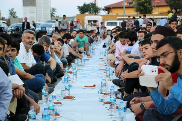 Ayasofya Meydanı'nda "Ümmet iftarı"...