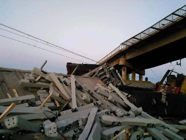 Sivas'ta yük trenleri çarpıştı: 1 ölü, 1 yaralı