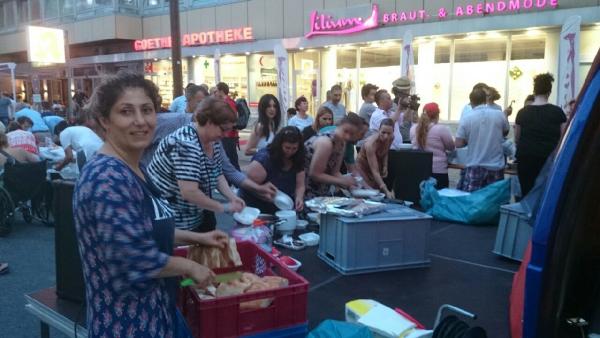 Münih’te sokak iftarına yoğun ilgi