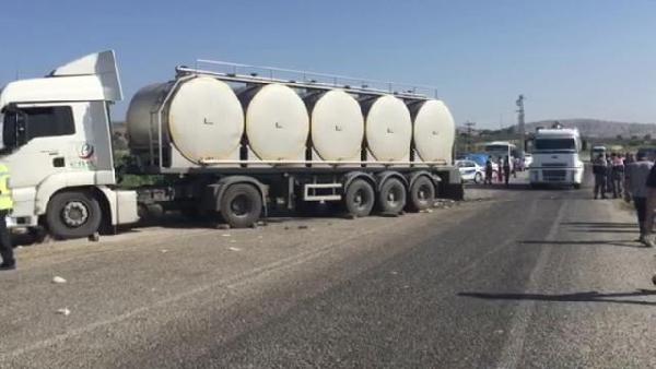 15 killed as Turkish truck carrying farms workers collides with tanker