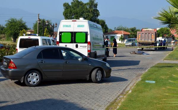 Kamyon çarpan bisiklet sürücüsü öldü