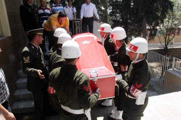Suriye sınırında şehit olan asker memleketine uğurlanıyor