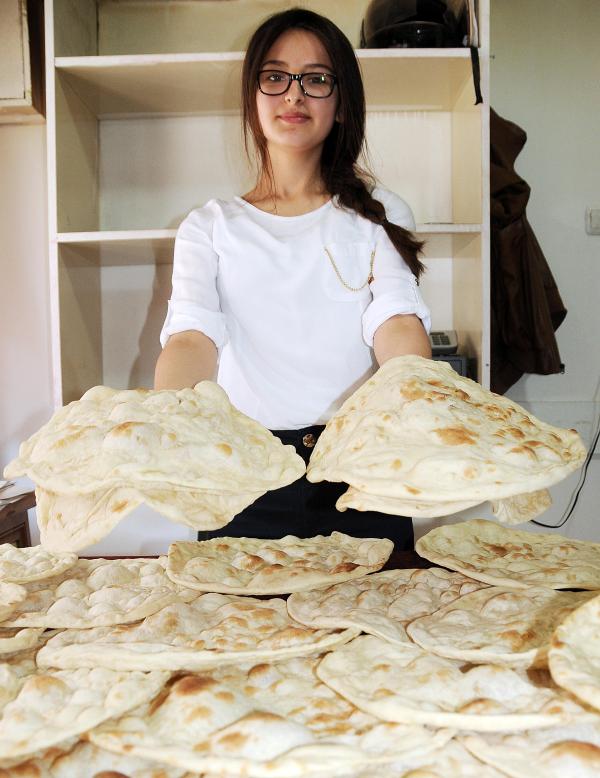 Iraklı mülteciler geçimlerini tandır ekmeği ile sağlıyor