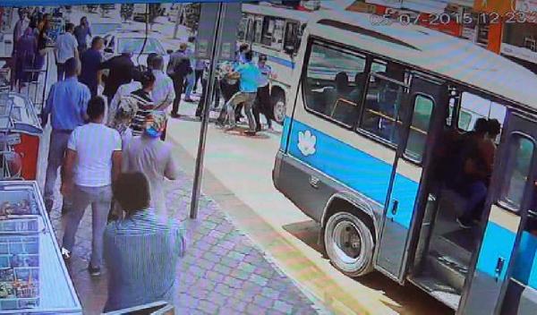 Minibüs şoförlerinin yolcu kavgası