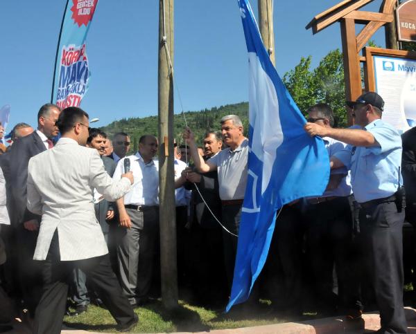 Mavi bayraklı plaj kızardı, kimse denize giremedi