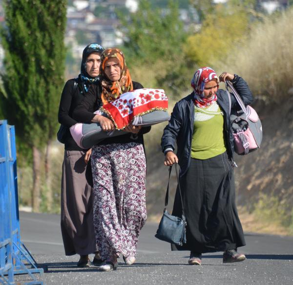 Ermenek duruşmasına 3.5 aylık kızıyla katılan madenci eşi: Babasını savunmaya geldi