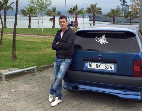 Otomobille semt pazarından geçerken bir kızı yaraladı, dayak yedi