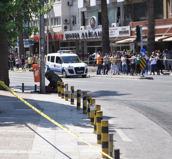 Unutulan valiz bomba paniğine neden oldu
