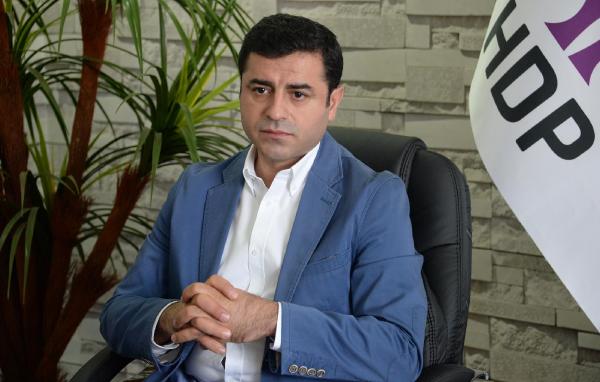 Demirtaş: AKP yönetimi koalisyonda, Cumhurbaşkanı erken seçimde istekli