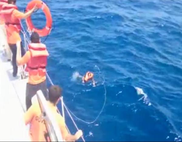 Didim'de 2 kaçak teknesi battı: 1 ölü, 20 kişi kurtuldu, 25 mayıp var (3)