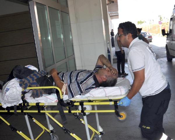 İş yerinin önünde silahlı saldırıya uğradı