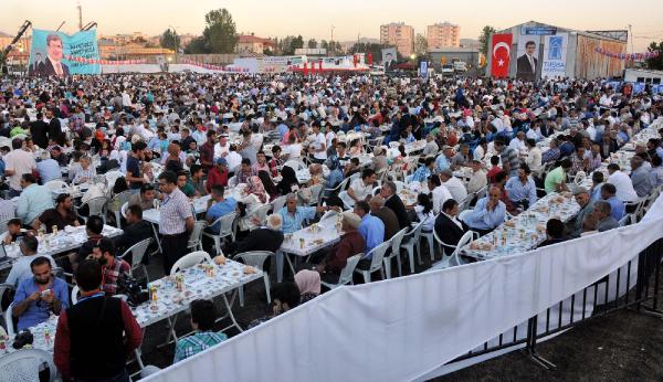Başbakan Van'da iftara katıldı