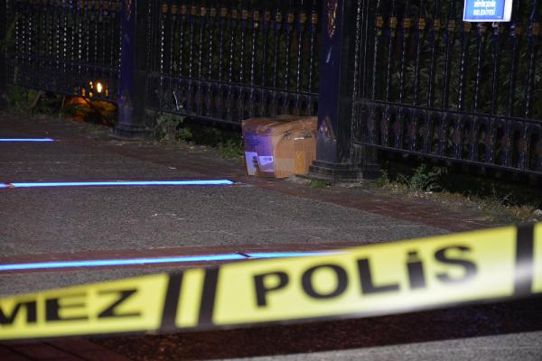 Bursa'da köprüde karton paket bomba paniğine neden oldu