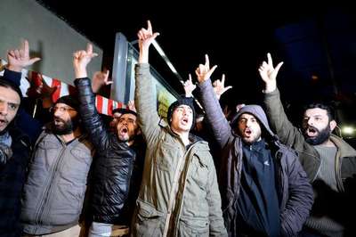 Cumhuriyet gazetesi önündeki gösterilerde 5 gözaltı