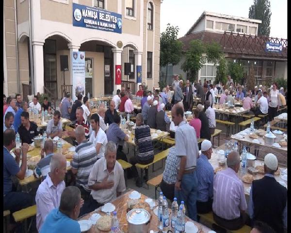 Kosova'nın tek Türk belediyesi Mamuşa'da bin kişilik toplu iftar