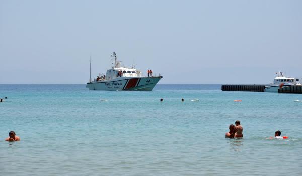Didim'de alabora olan teknede kaybolan kaçaklar aranıyor