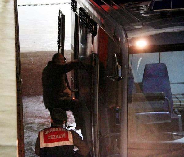 'Namaz kılmıyorsun' diyen kayınpederini öldüren sanığa 15 yıl hapis
