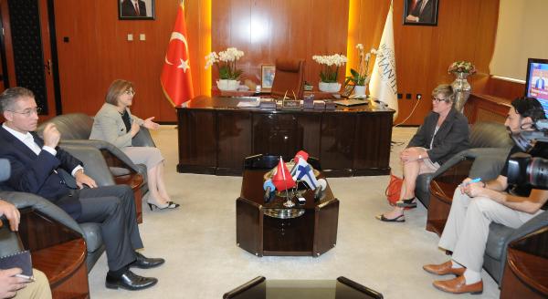 Fatma Şahin: Suriyeli çocuklar eğitime kazandırılmalı