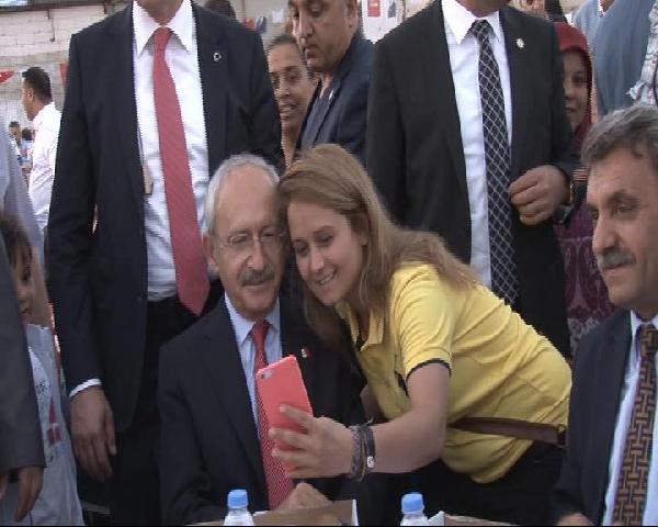 Kılıçdaroğlu, partisinin Küçükçekmece'deki iftarına katıldı