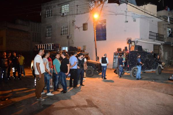 Adana'da 400 polis ile uygulama