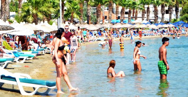 Bodrum plajları cıvıl cıvıl