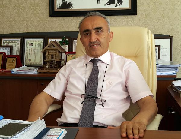 Ders sıralarını temizleten okul müdürlerine ‘başarı belgesi’ ödülü