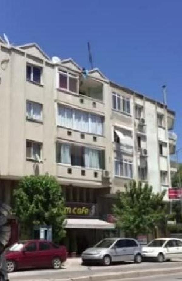 Anahtarı unuttu, ölüme meydan okudu