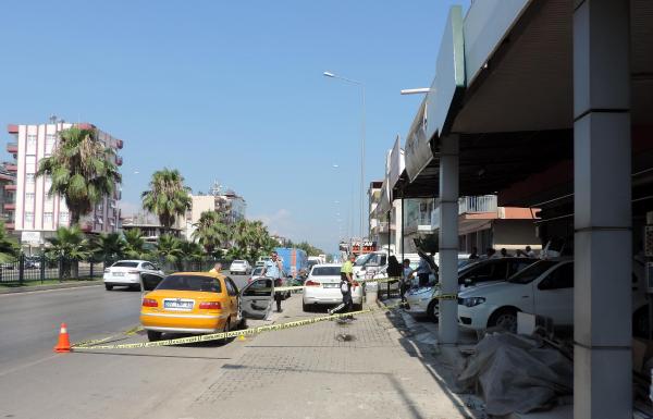 Otomobilde otururken av tüfeğiyle öldürüldü