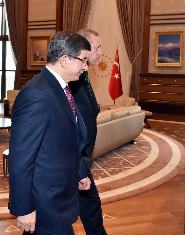 Cumhurbaşkanı Erdoğan, Beştepe'de Davutoğlu ile görüştü