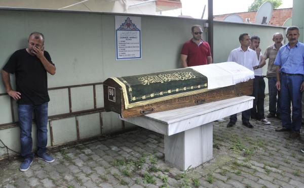 Plajda cesetleri bulunan iki gencin cenazeleri yakınları tarafından alındı (4)
