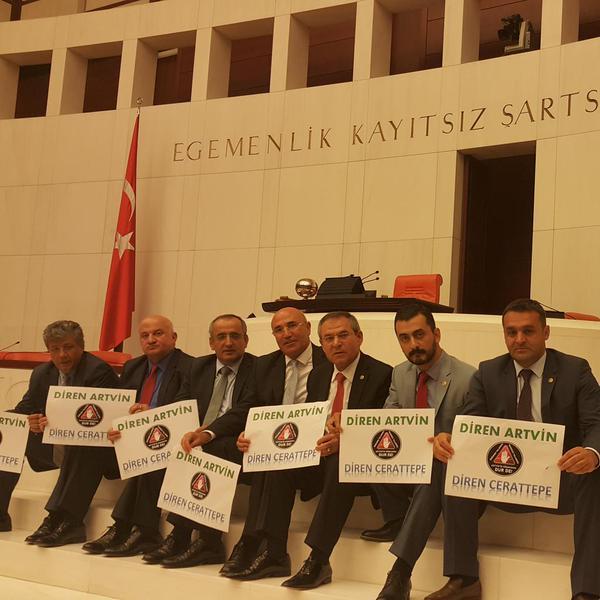CHP'li bazı milletvekillerinden Artvin için 24 saatlik Genel Kurul oturma eylemi