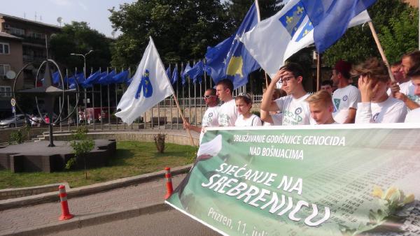 Boşnaklar, Srebrenica olayını veto eden Rusya'ya karşı yürüdü