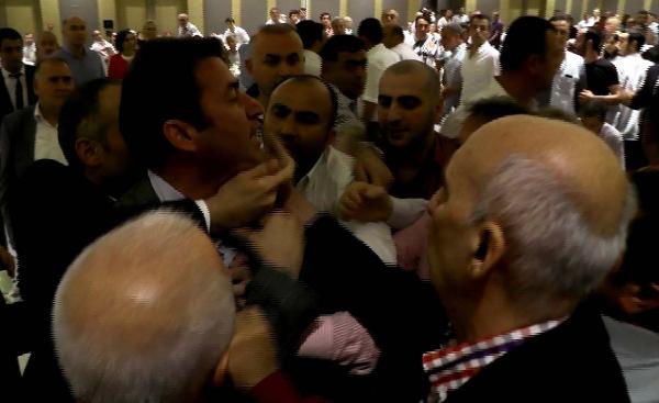 Ak Parti iftarında eski vekil belediye başkanı ile tartıştı
