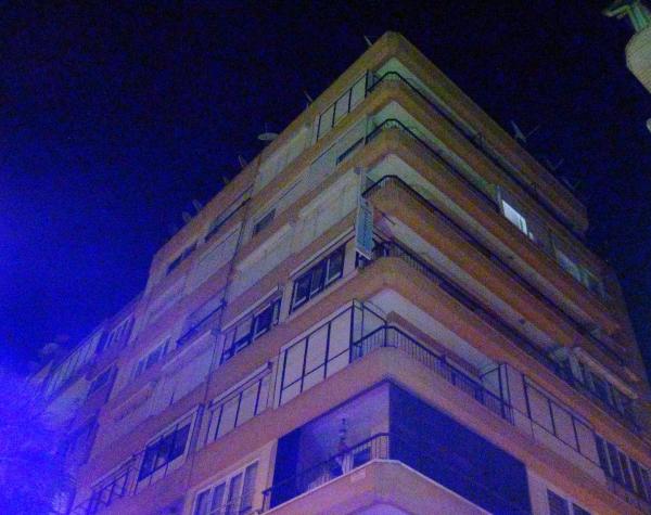 Eşiyle tartışınca çatıdan atlamak istedi