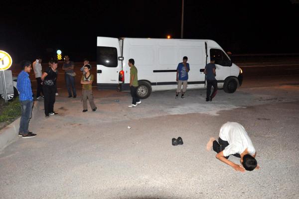 Çanakkale'de 2 minibüste 73 Afgan kaçak yakalandı