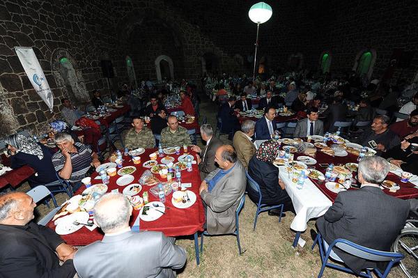 Aziziye Tabyası'nda şehit yakınları ve gazilerle iftar