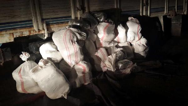Diyarbakır'da kamyondan 442 kilo esrar çıktı