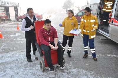 Öğrenci servisi otomobille çarpıştı; 9'u öğrenci 12 kişi yaralandı