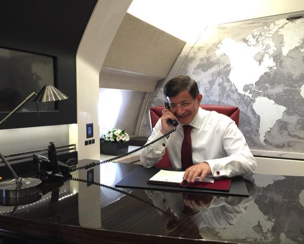 Davutoğlu'ndan, Arda Turan'a tebrik telefonu