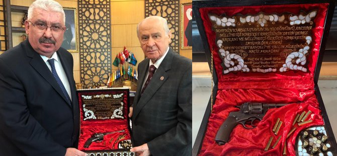 Bahçeli'ye bir silah daha hediye edildi