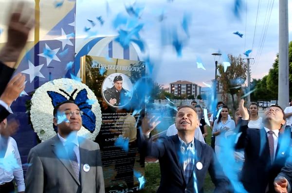 Aliye İzzet Begoviç Parkı'nda Srebrinitza katliamı lanetlendi