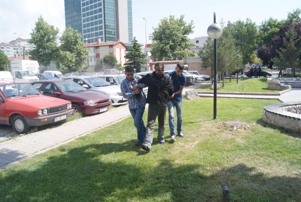 Uyuşturucu bağımlısı kardeşinin tedavisi için polisten yardım istedi