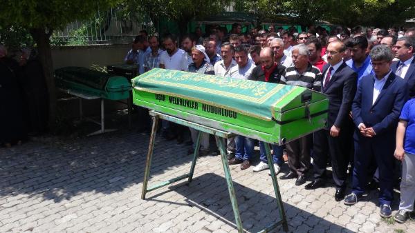 Uşak'ta kazada ölen 4 kişilik aile toprağa verildi
