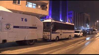 Yeni Akit Gazetesi önünde silah seslerinin de duyulduğu gerginlik