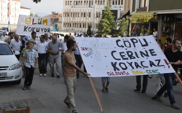 Çöp depolama alanından yayılan koku mahalleliyi isyan ettirdi