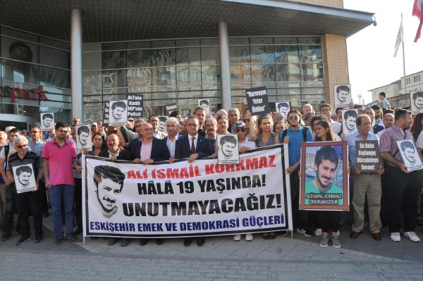 Ali İsmail Korkmaz, Eskişehir'deki heykelinin önünde anıldı