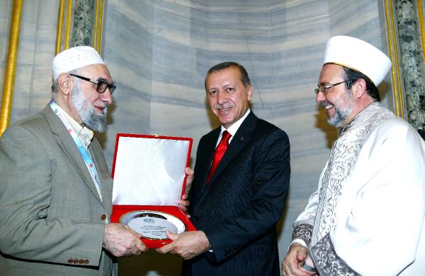 (FOTOĞRAFLI) Erdoğan, Kur'an-ı Kerim'i Güzel Okuma Yarışması'nda ödül verdi