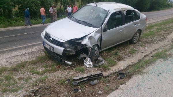 Andırın'da devrilen otomobildeki 3 çocuk yaralandı
