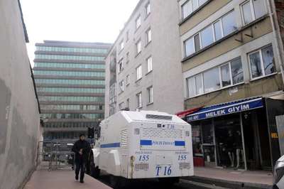 Cumhuriyet Gazetesi'ne giden sokaklar araç ve yaya trafiğine kapatıldı